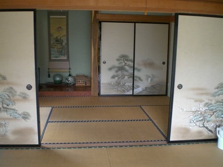 純日本風・縁側越に田園山並が望める・和室8畳＋6畳